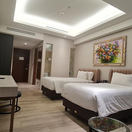 Trembesi Hotel Serpong Buitenkant foto