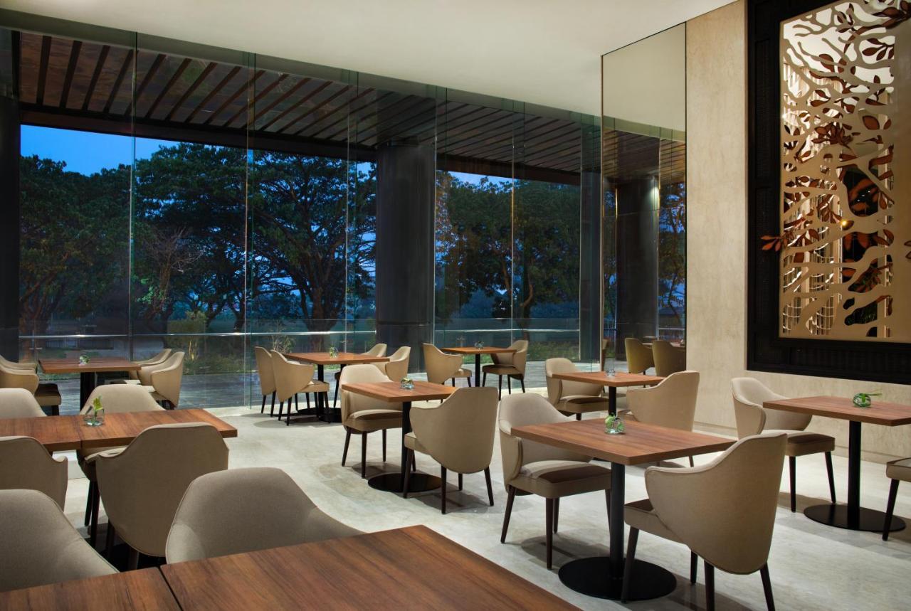 Trembesi Hotel Serpong Buitenkant foto