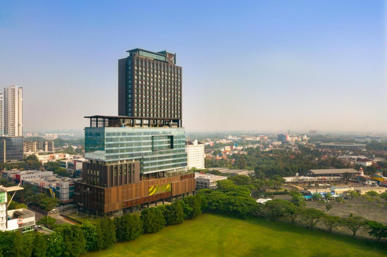 Trembesi Hotel Serpong Buitenkant foto