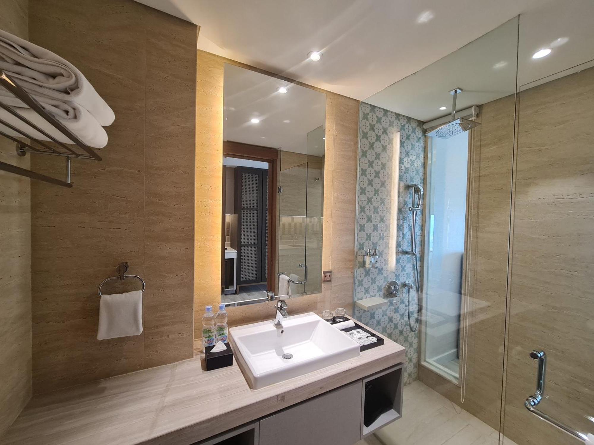 Trembesi Hotel Serpong Buitenkant foto