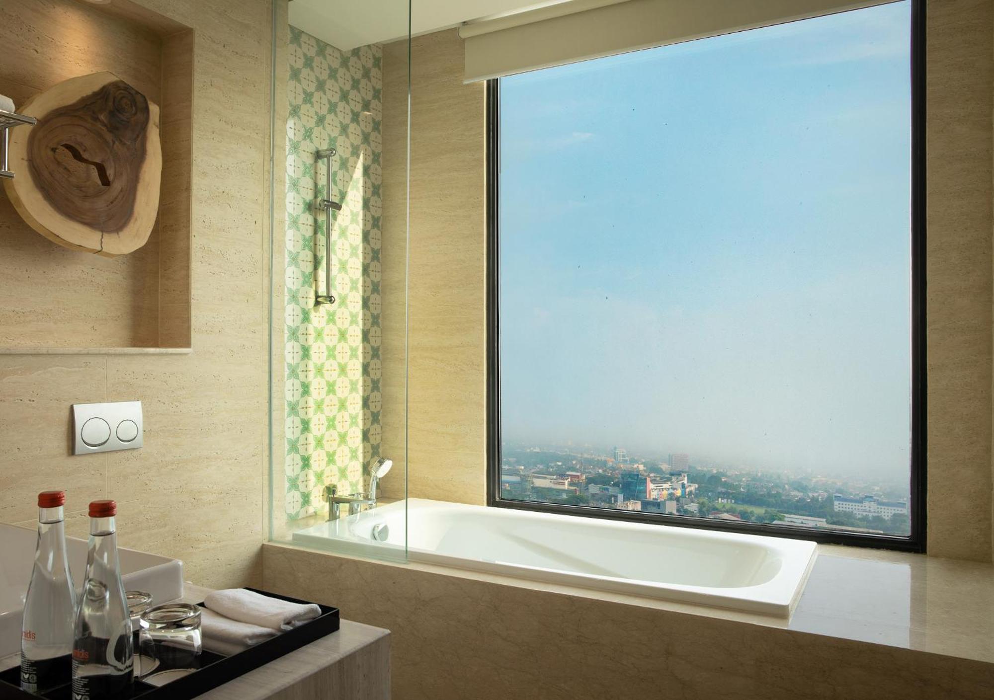 Trembesi Hotel Serpong Buitenkant foto