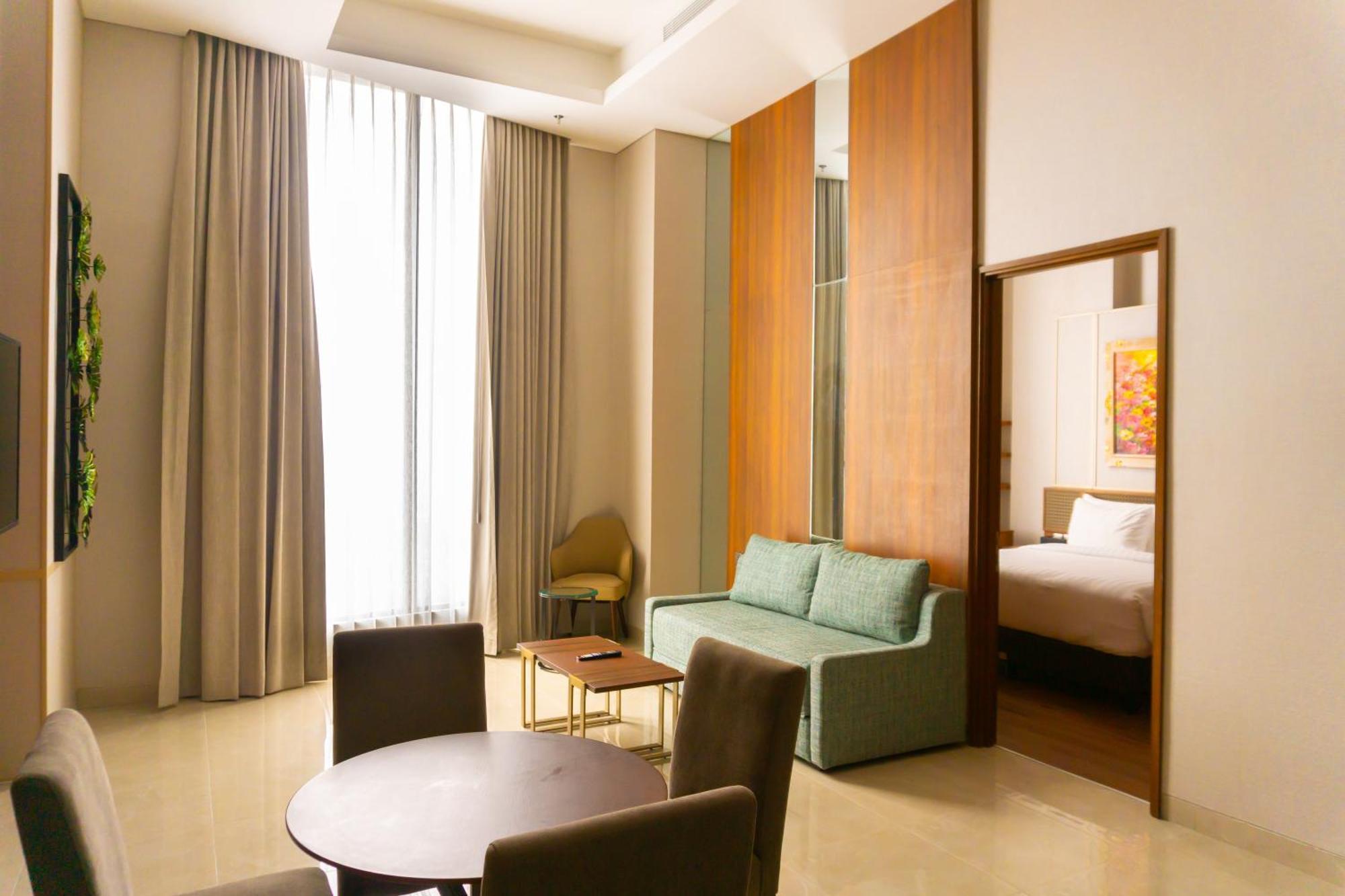Trembesi Hotel Serpong Buitenkant foto
