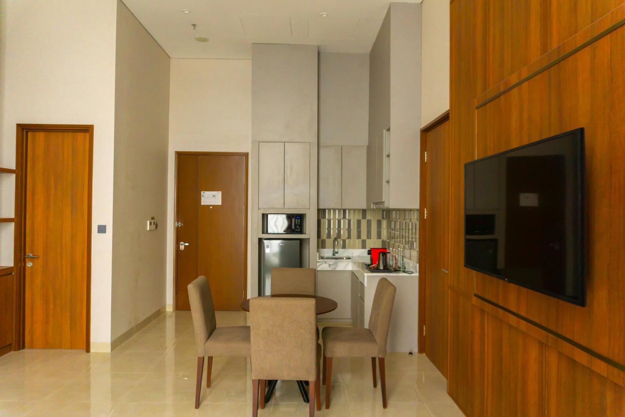 Trembesi Hotel Serpong Buitenkant foto