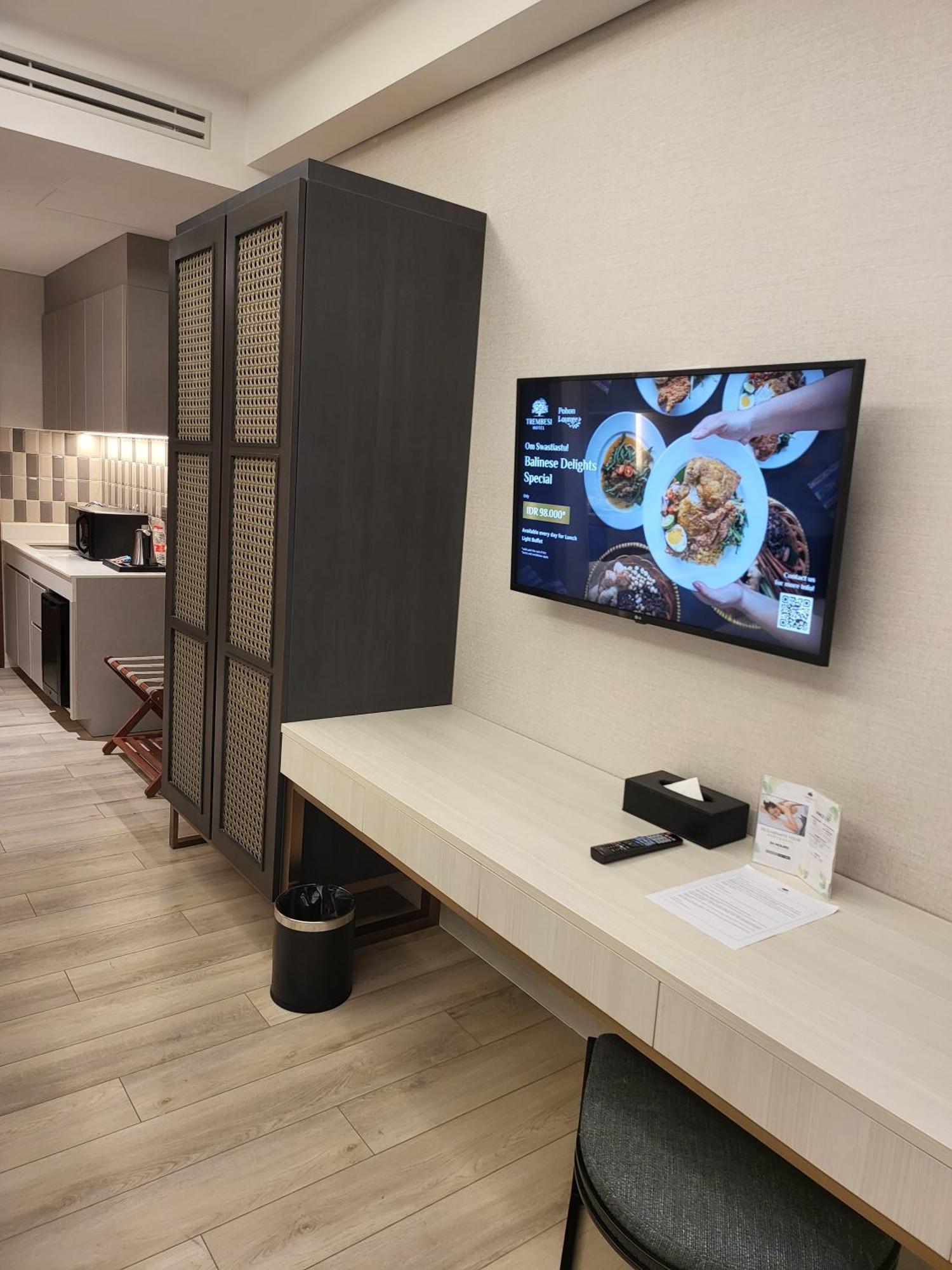 Trembesi Hotel Serpong Buitenkant foto