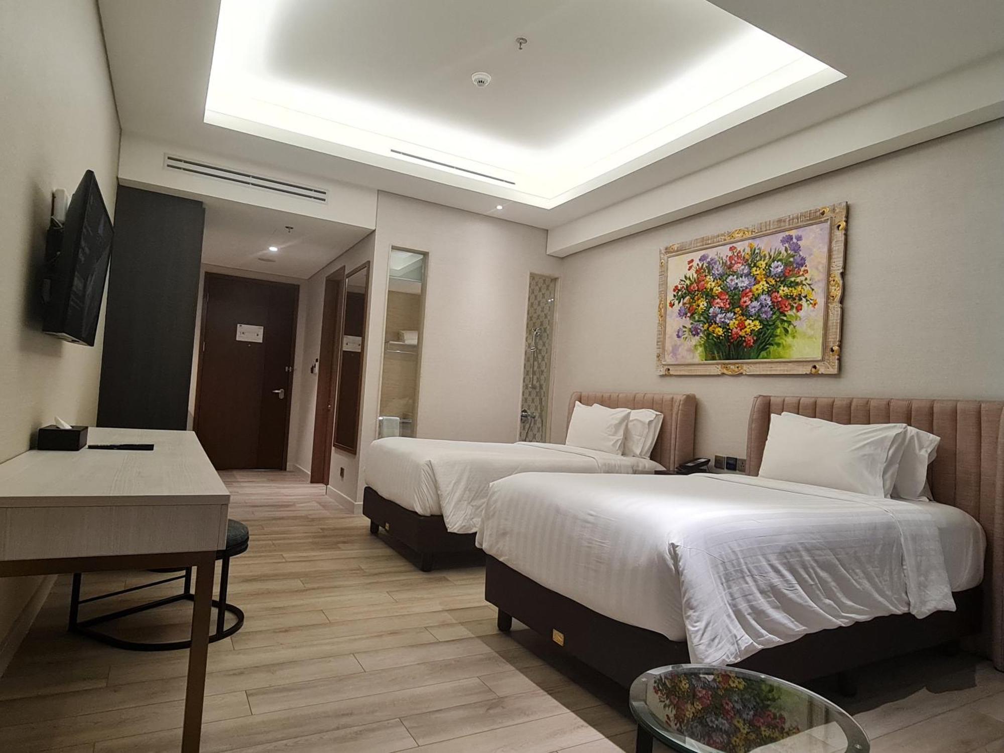 Trembesi Hotel Serpong Buitenkant foto